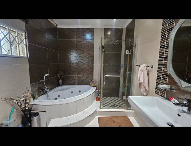 4 BEDROOM FREESTANDING FOR SALE IN RICHEM